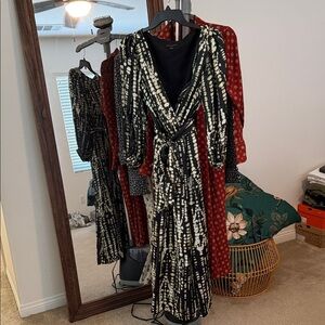 Banana Republic Black and Cream Long Sleeve Dress